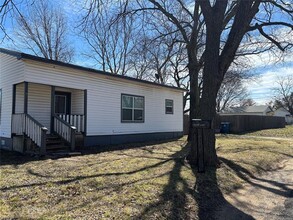 1130 W Day St in Denison, TX - Building Photo - Building Photo