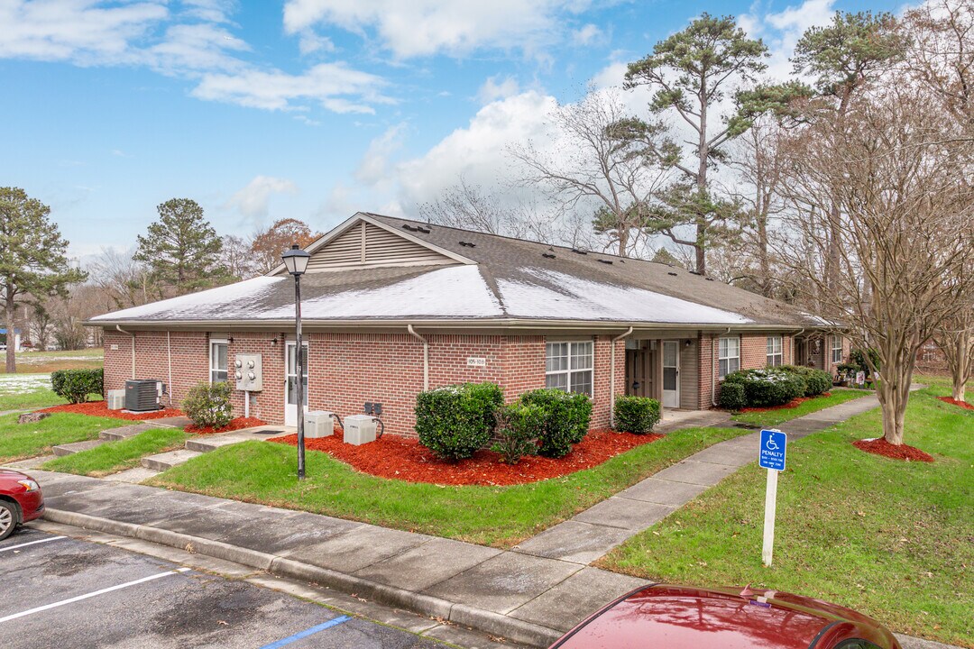 Covenant Place in Smithfield, VA - Building Photo