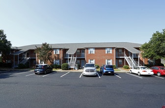 Paladin Apartments in Greenville, NC - Foto de edificio - Building Photo