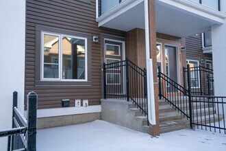 230 Livingston Common NE in Calgary, AB - Building Photo - Building Photo