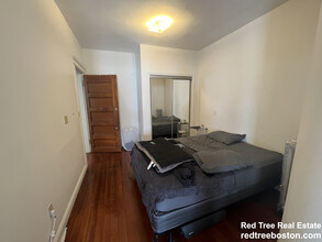 1905 Beacon St, Unit 2F in Brookline, MA - Building Photo - Building Photo
