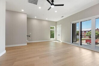 4060 Spring Valley Rd in Farmers Branch, TX - Building Photo - Building Photo