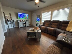 114 Holly St in Levelland, TX - Building Photo - Building Photo