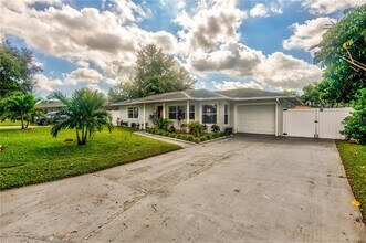 5244 35th Terrace N in St. Petersburg, FL - Building Photo - Building Photo