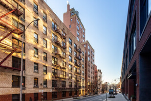 River West Condominium in New York, NY - Building Photo