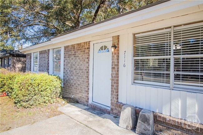 7116 Skidaway Rd in Savannah, GA - Foto de edificio - Building Photo