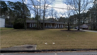 9536 Winding Way Ln in Jonesboro, GA - Building Photo