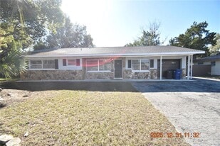1134 SE 2nd St in Crystal River, FL - Building Photo