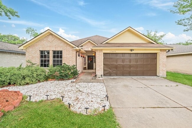 17023 Enchanted Cir W in Sugar Land, TX - Building Photo - Building Photo