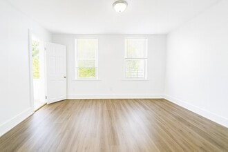 21 Tillinghast St, Unit 2 in Newark, NJ - Foto de edificio - Building Photo