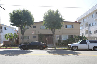 11512 Ohio Ave in Los Angeles, CA - Building Photo - Building Photo