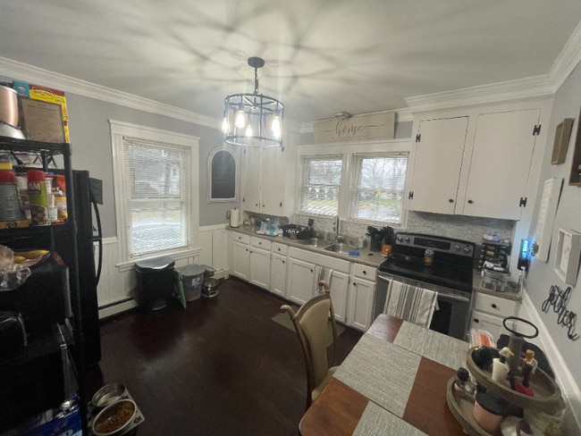 182 Dexter St