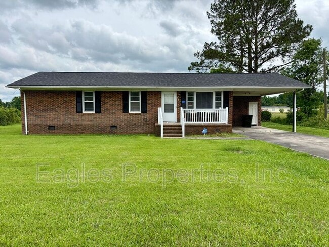 334 E Nelson St in Mount Olive, NC - Building Photo - Building Photo