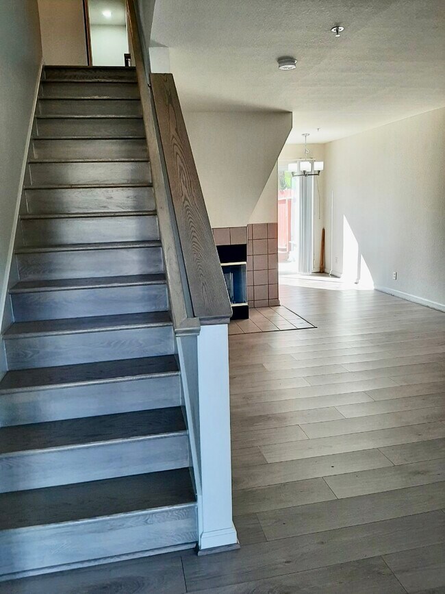 3017 Grove Way in Castro Valley, CA - Building Photo - Building Photo