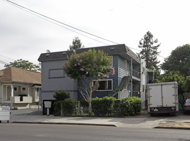 670 S 10th St in San Jose, CA - Foto de edificio - Building Photo