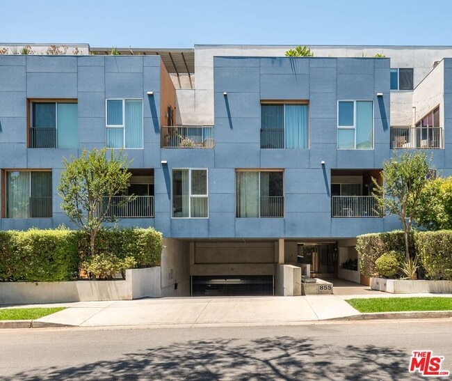 855 Croft Ave in Los Angeles, CA - Building Photo - Building Photo