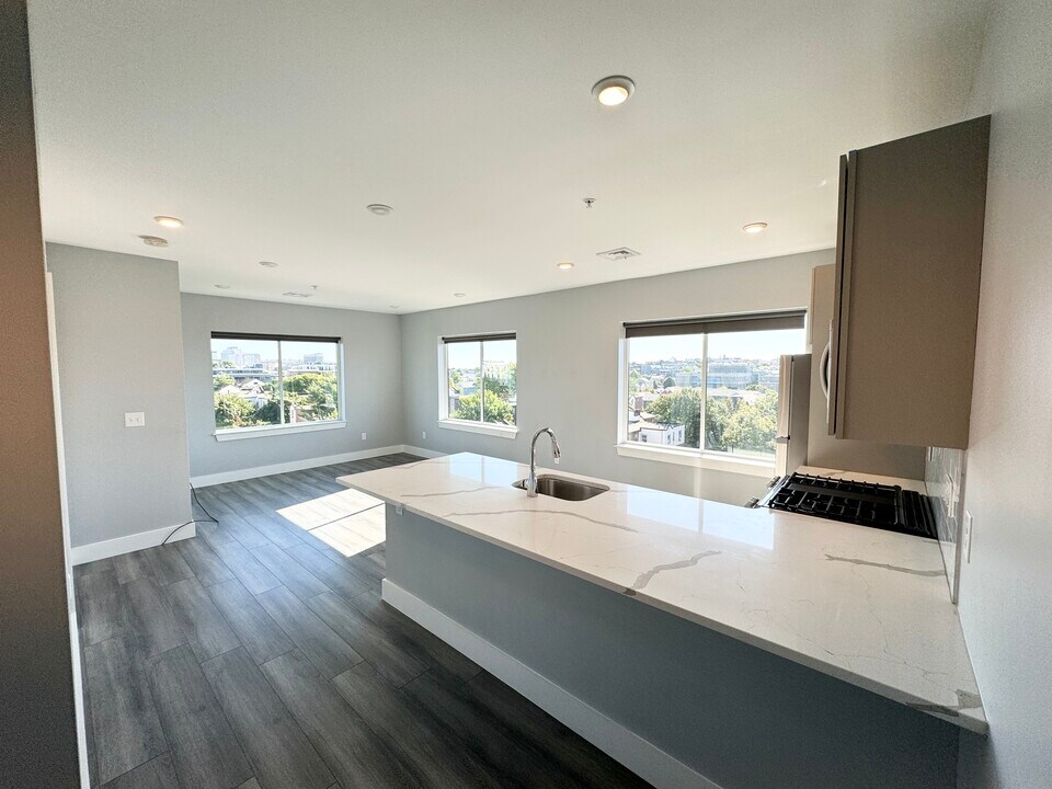 25 W 5th St, Unit 2 in Boston, MA - Building Photo