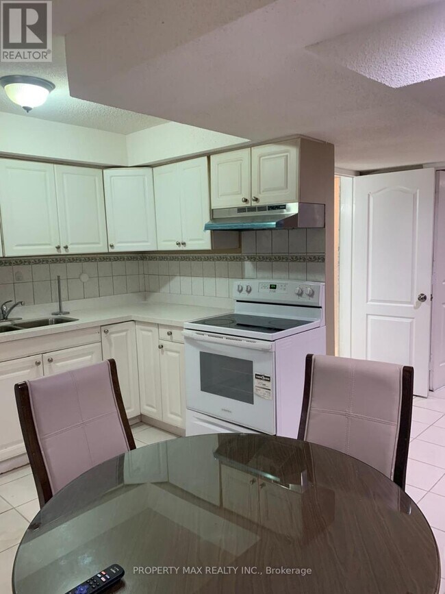 24 White Tail Crescent in Brampton, ON - Building Photo - Building Photo