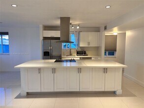 1790 S Treasure Dr in North Bay Village, FL - Building Photo - Building Photo