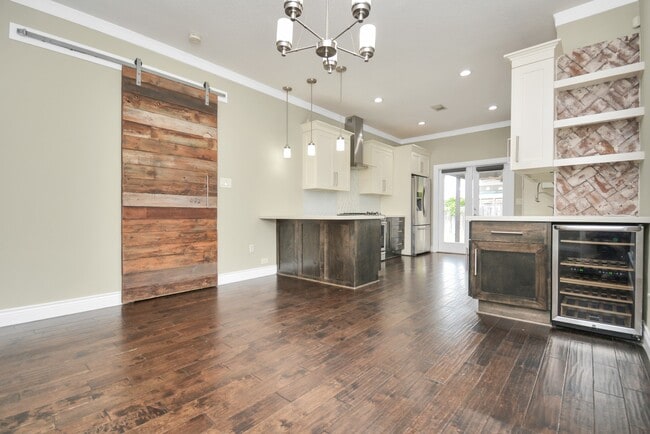 318 Ennis St in Houston, TX - Foto de edificio - Building Photo