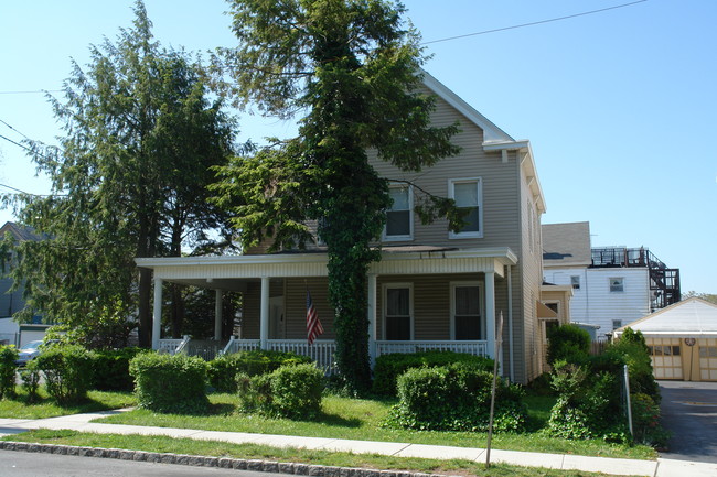 123 Gordon St in Perth Amboy, NJ - Foto de edificio - Building Photo