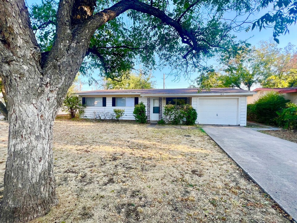 105 Windham St in San Angelo, TX - Building Photo