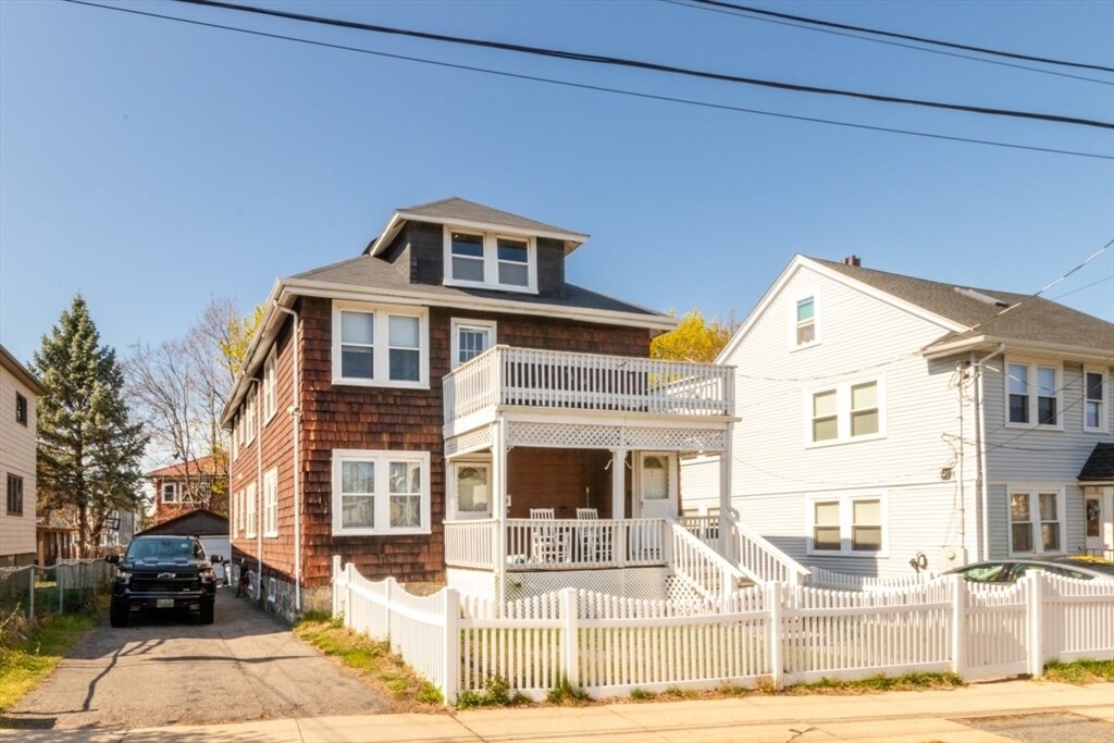90 Elmer Rd in Boston, MA - Building Photo