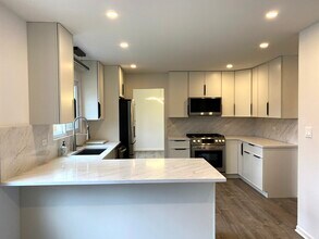 1346 Leverenz Rd in Naperville, IL - Building Photo - Building Photo