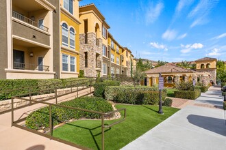 Portofino Apartments in San Diego, CA - Building Photo - Building Photo