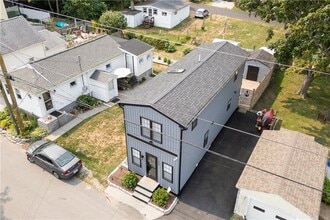 230 Cedar Ave in Portsmouth, RI - Building Photo - Building Photo