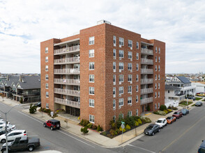 Lido Shores in Long Beach, NY - Building Photo - Building Photo