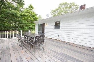 6 Orchard Ave in Smithfield, RI - Foto de edificio - Building Photo