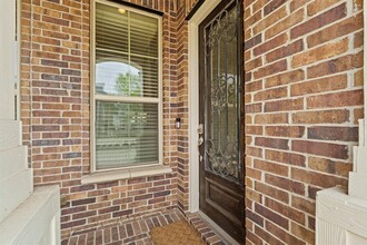 534 Imperial Blvd in Sugar Land, TX - Foto de edificio - Building Photo