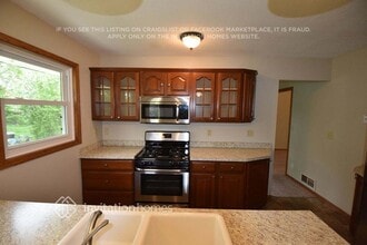 2709 Stillwater St in White Bear Lake, MN - Foto de edificio - Building Photo