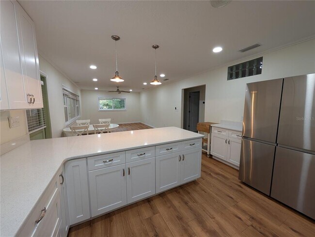 8481 S Great Oaks Dr in Floral City, FL - Building Photo - Building Photo