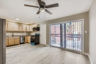 8001 S Essex Ave in Chicago, IL - Building Photo - Building Photo