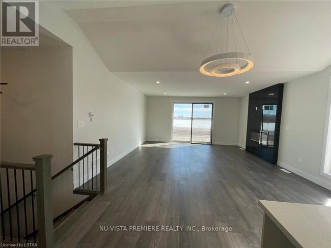 320 Stathis Blvd in Sarnia, ON - Building Photo - Building Photo