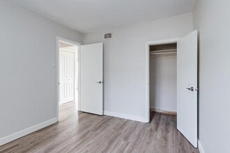 Scenic Court in Lethbridge, AB - Building Photo - Building Photo