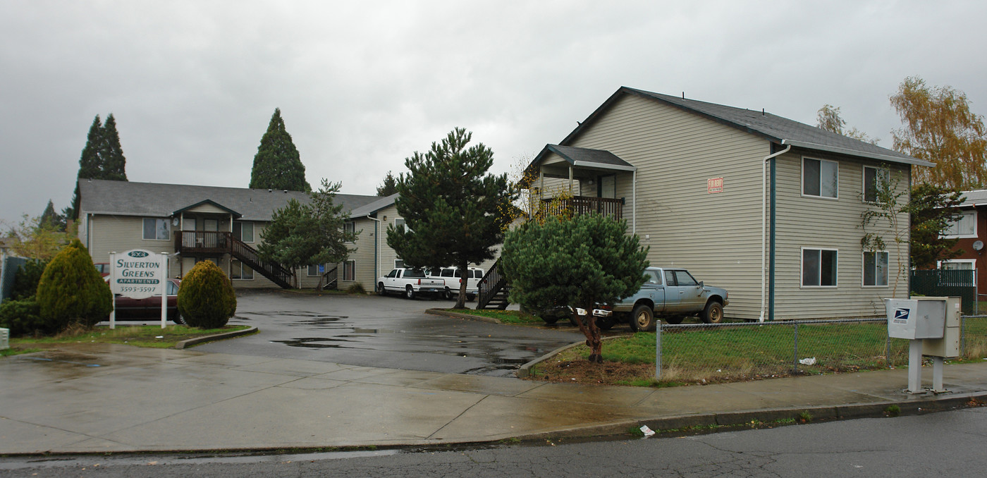 Silverton Greens Apartments in Salem, OR - Building Photo