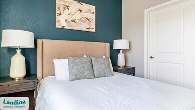 16346 Lydia Hill Dr, Unit 1104 in Chesterfield, MO - Foto de edificio - Building Photo