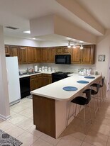 5 Players Club Dr, Unit B104 in Charleston, WV - Building Photo