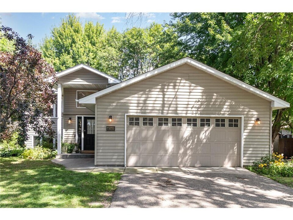 8345 Grace Ct in Victoria, MN - Building Photo