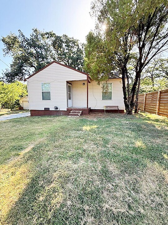 1319 Neff St in Denton, TX - Building Photo