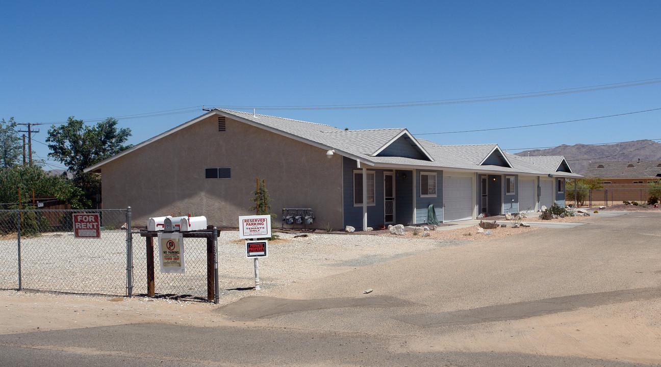 13231 Lakota Rd in Apple Valley, CA - Building Photo