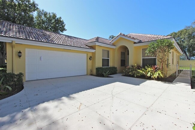 252 Sussex Cir in Jupiter, FL - Building Photo - Building Photo