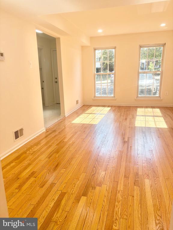 7810 Snead Ln in Falls Church, VA - Building Photo - Building Photo