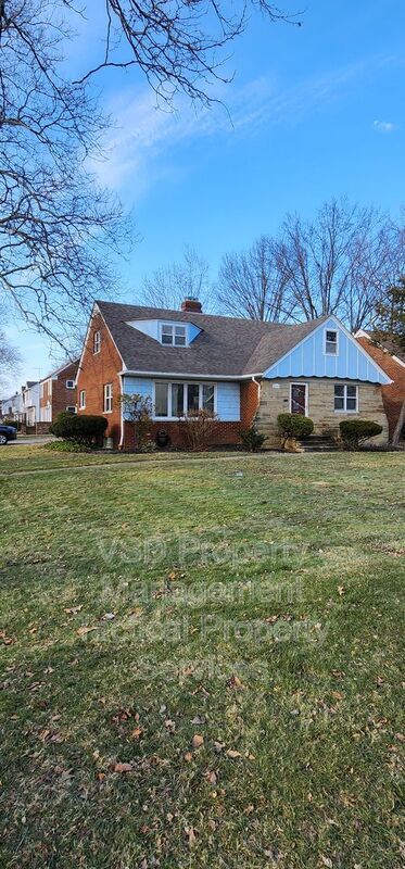 21329 Lakeshore Blvd in Euclid, OH - Building Photo - Building Photo