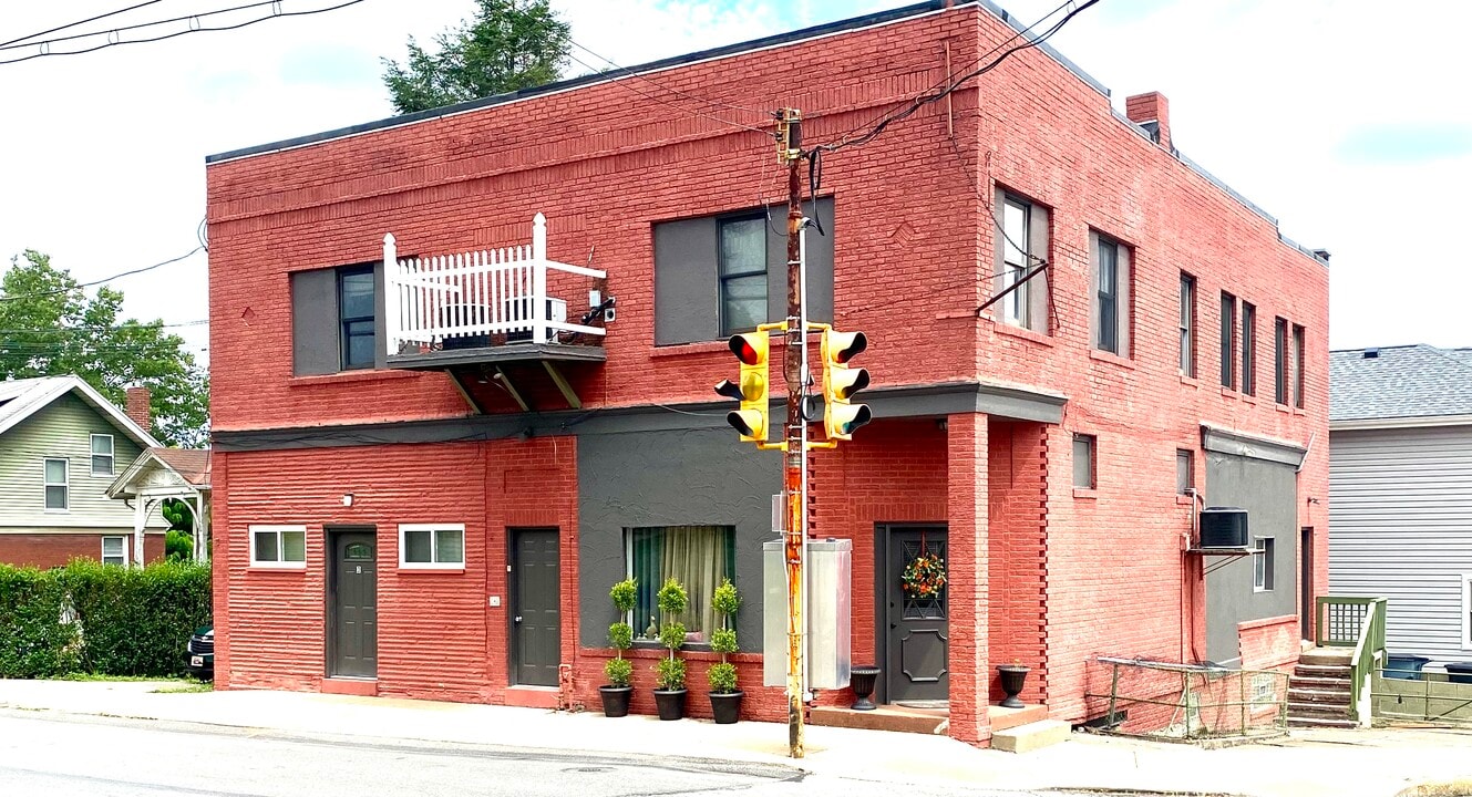 1447 State Ave, Unit Unit 4 in Coraopolis, PA - Building Photo