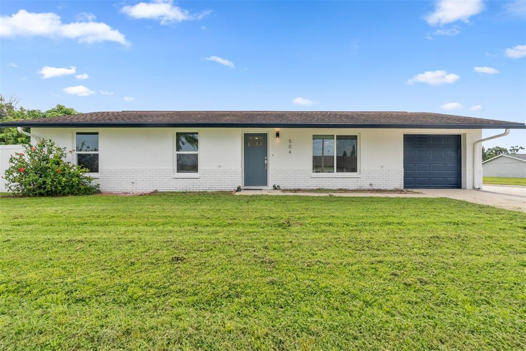 504 Red Mangrove Ln in Apollo Beach, FL - Building Photo