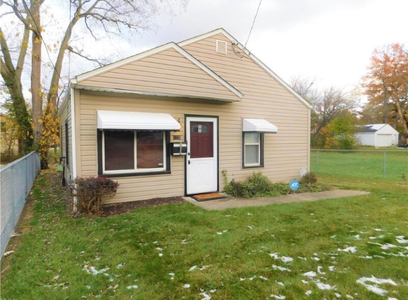 1135 Peerless Ave in Akron, OH - Building Photo